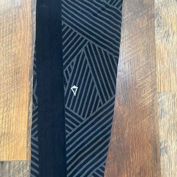 Ivivva leggings 14 (4000) - Picture 4 of 6